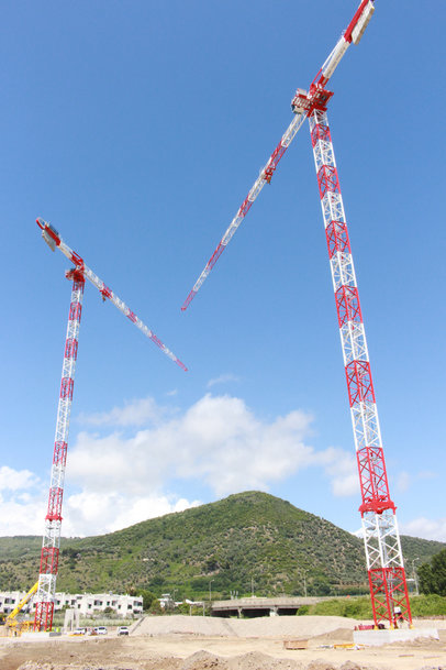 Grove GMK6400 erects two Potain MDT 319 cranes for waterfront Porta del Mare development in Italy
